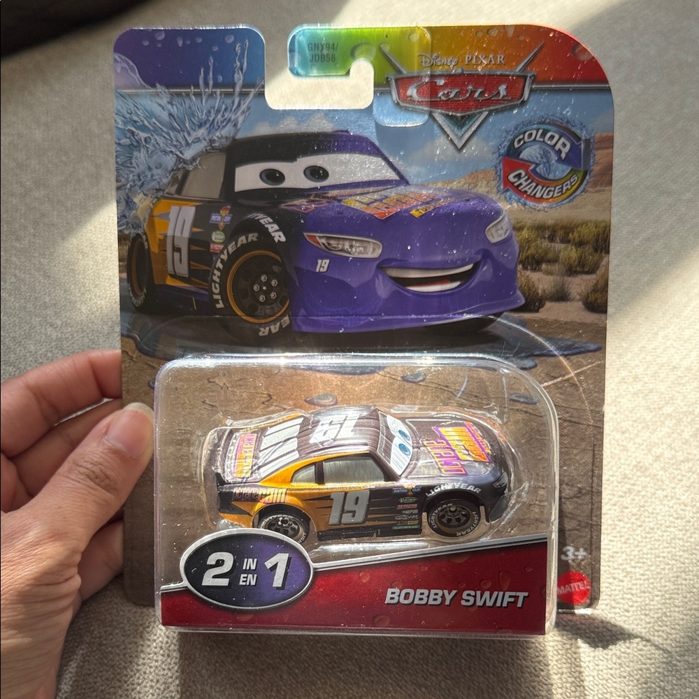 Disney Cars Bobby Swift Color Changer Vehicle - Purple and Yellow